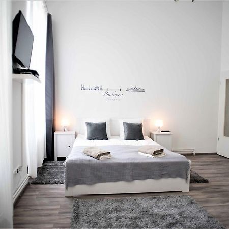 Castle Trees Apartment Будапеща Екстериор снимка