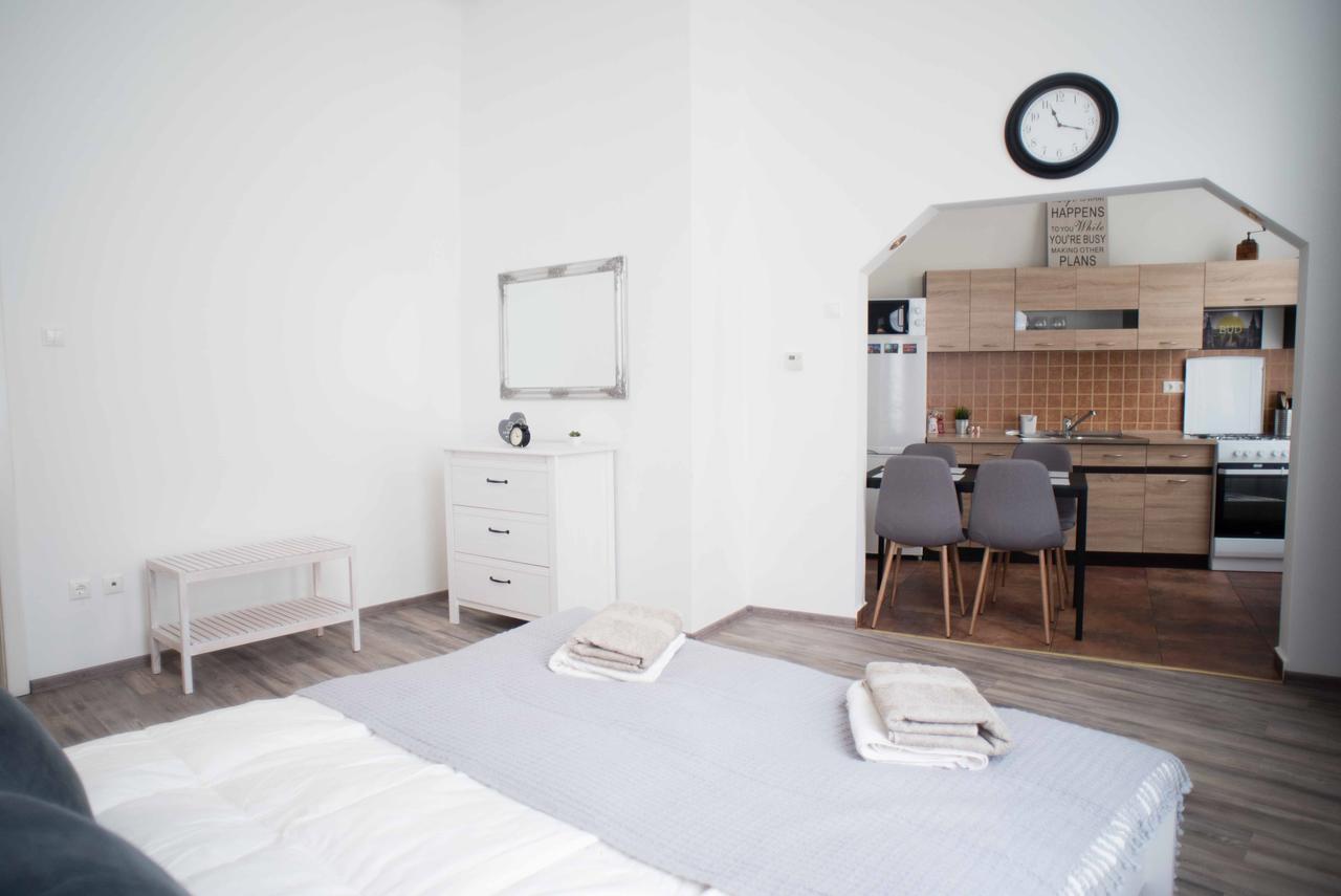 Castle Trees Apartment Будапеща Екстериор снимка