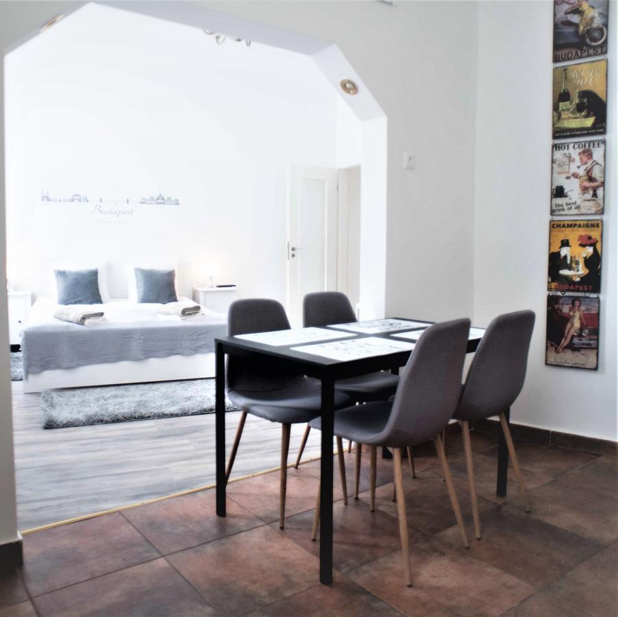 Castle Trees Apartment Будапеща Екстериор снимка