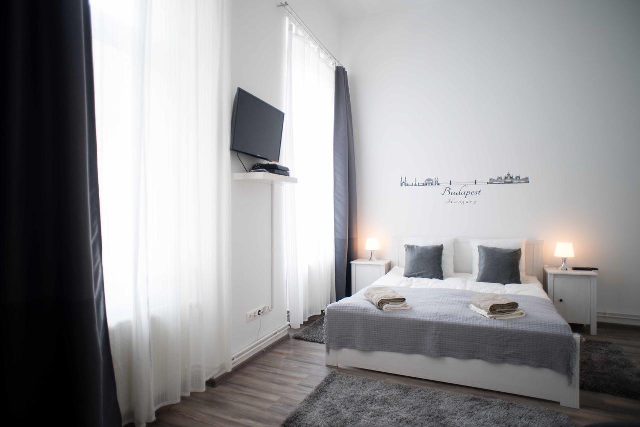 Castle Trees Apartment Будапеща Екстериор снимка
