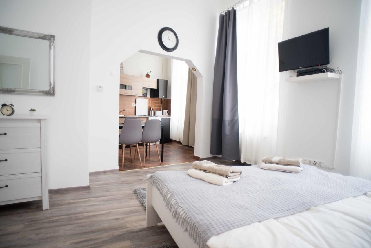 Castle Trees Apartment Будапеща Екстериор снимка